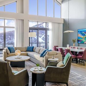 Three-Bedroom Residence Mountain Side